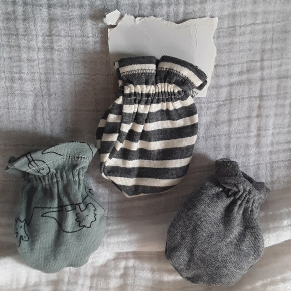 DonatedGerber EUC Hat and Mittens - Picture 5 of 7